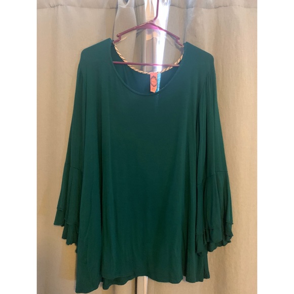 Tops - Green flowy tunic
